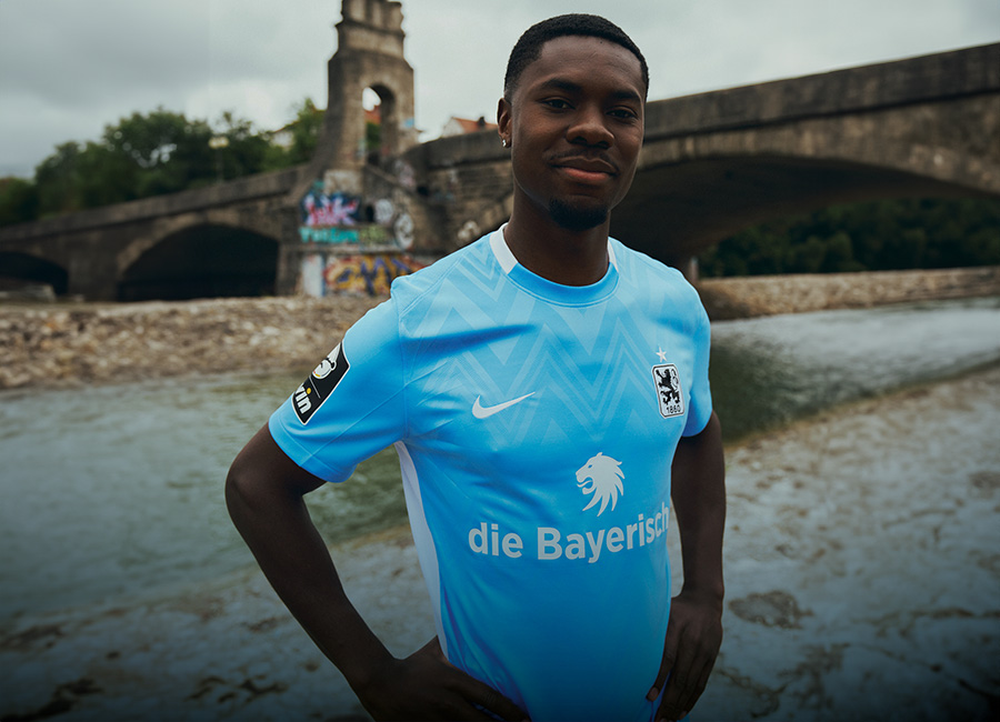 1860 München 24/25 Nike Home Kit