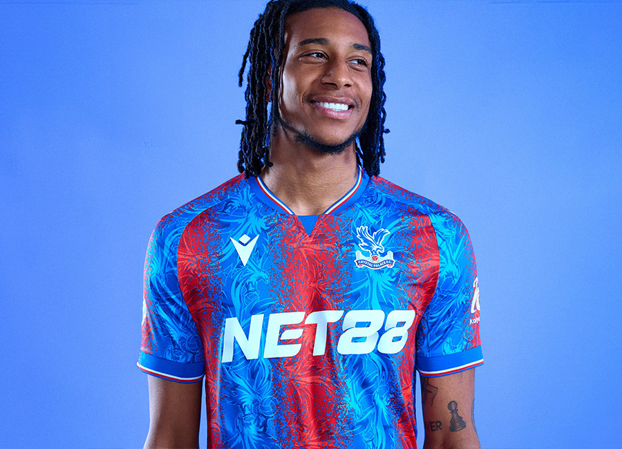 Crystal Palace 24/25 Macron Home Kit