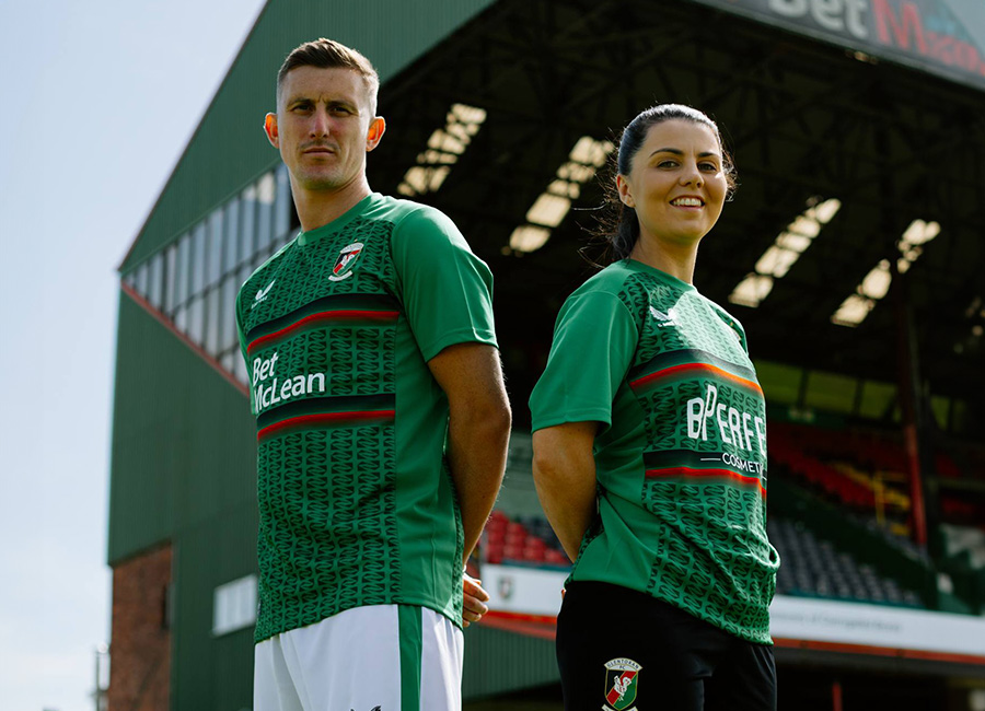 Glentoran 24/25 Castore Home Kit