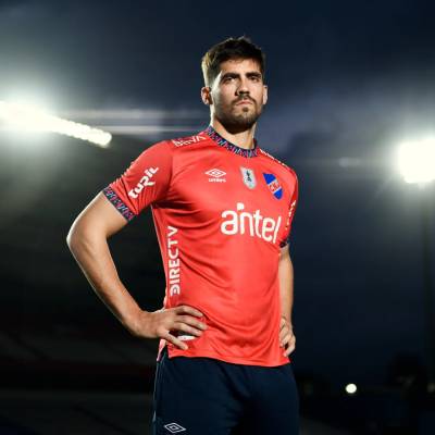 club_nacional_2023_24_umbro_away_kit_a.jpg