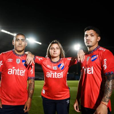 club_nacional_2023_24_umbro_away_kit_c.jpg