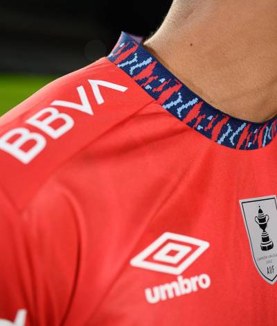 club_nacional_2023_24_umbro_away_kit_e.jpg