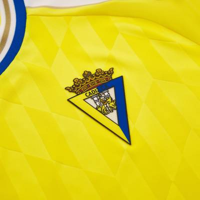 cadiz_2023_24_macron_home_kit_4.jpg