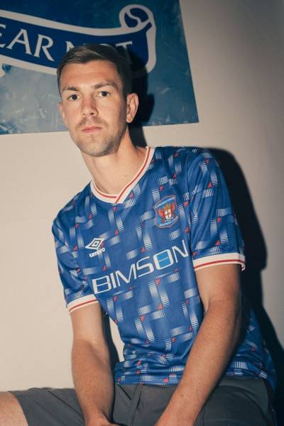 carlisle_united_2023_24_umbro_home_kit_i.jpeg