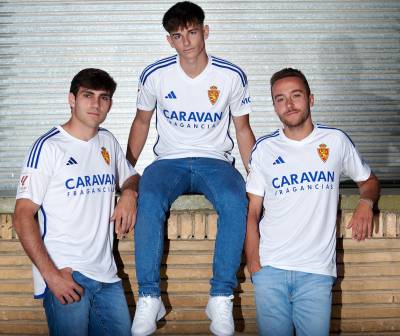 real_zaragoza_2023_24_adidas_home_kit_d.jpeg