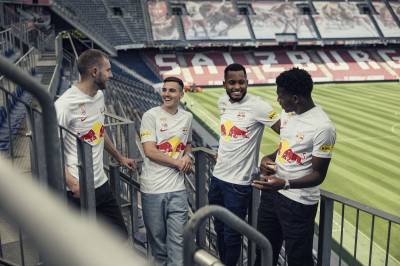 red_bull_salzburg_2023_24_nike_home_kit_05.jpeg