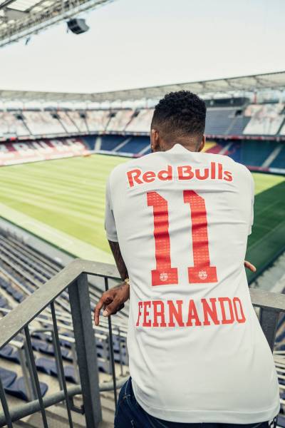 red_bull_salzburg_2023_24_nike_home_kit_06.jpeg