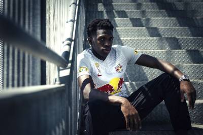 red_bull_salzburg_2023_24_nike_home_kit_10.jpeg