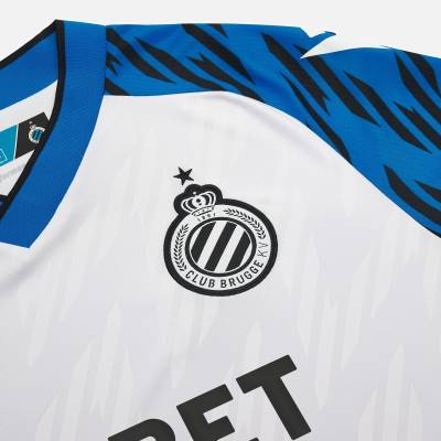 club_brugge_2023_24_macron_away_kit_4.jpg