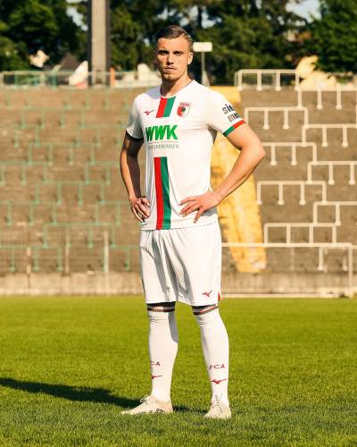 fc_augsburg_2023_24_mizuno_home_kit_c.jpeg