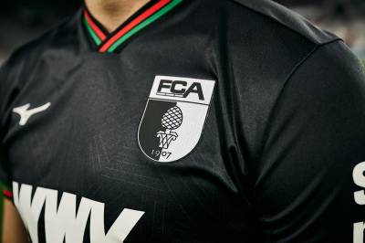 fc_augsburg_2023_24_mizuno_away_kit_e.jpeg