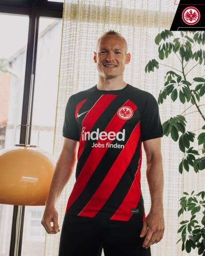 eintracht_frankfurt_2023_24_nike_home_kit_c.jpeg