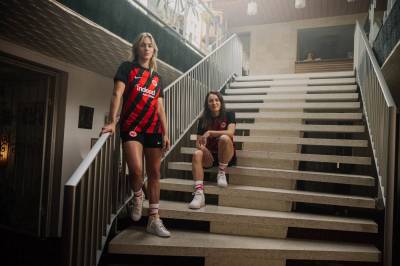 eintracht_frankfurt_2023_24_nike_home_kit_f.jpg