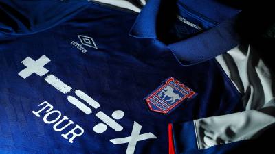 ipswich_town_2023_24_umbro_home_kit_i.jpeg