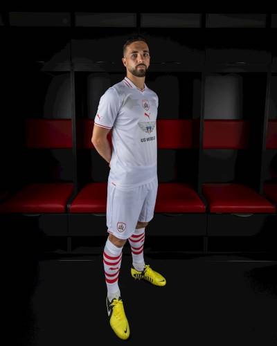 barnsley_2023-24_puma_away_kit_3.jpeg