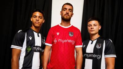 grimsby_town_2023_24_macron_home_kit_e.jpeg