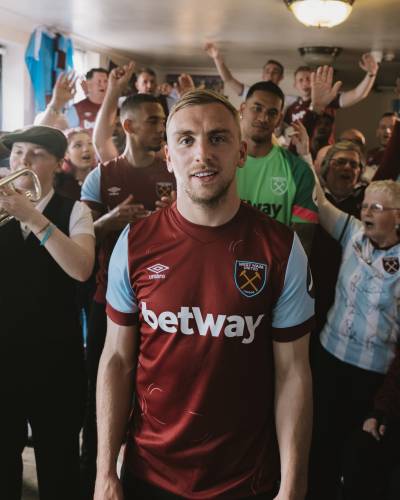 west_ham_united_2023_24_umbro_home_kit_a.jpeg