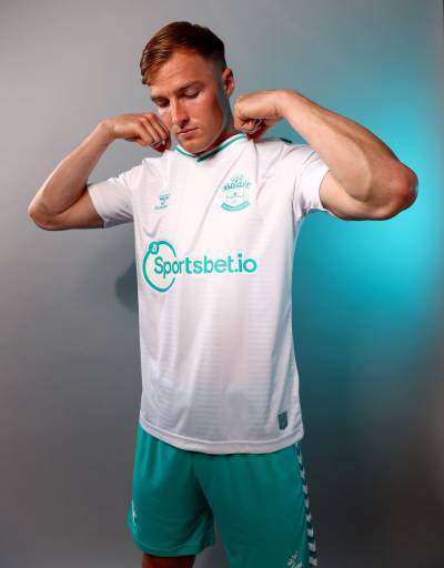 southampton_2023_24_hummel_away_kit_b.jpeg