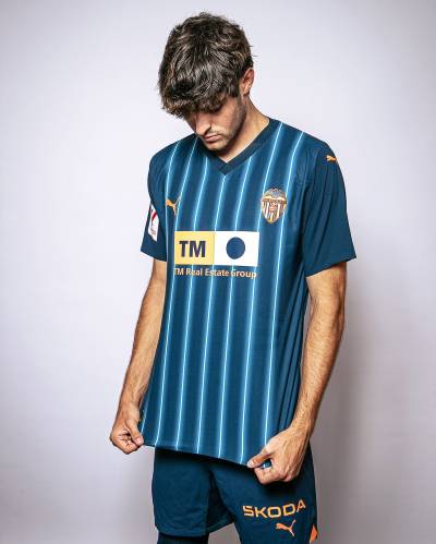 valencia_2023_24_puma_away_kit_a1.jpeg