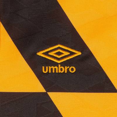 dynamo_dresden_2023_24_umbro_home_kit_e.jpg