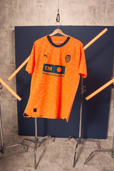 valencia_2023_24_puma_third_kit_b.jpeg