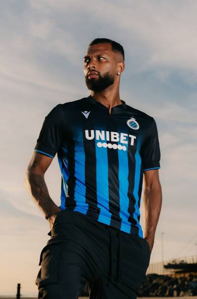 club_brugge_2023_24_macron_home_kit_e.jpg