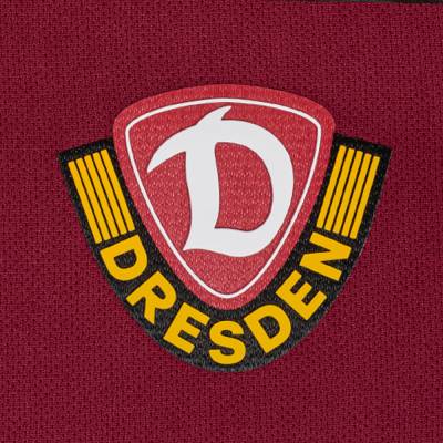 dynamo_dresden_2023_24_umbro_third_kit_5.jpg