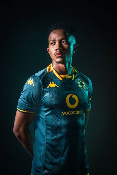 kaizer_chiefs_2023_24_kappa_away_kit_a.jpeg