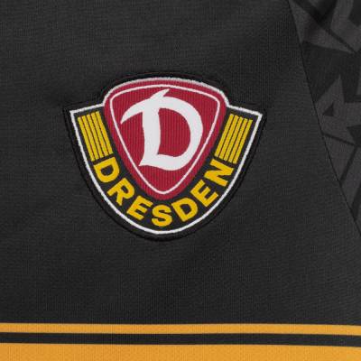 dynamo_dresden_2023_24_umbro_away_kit_4.jpg