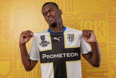 parma_2023_24_puma_home_kit_a.jpeg