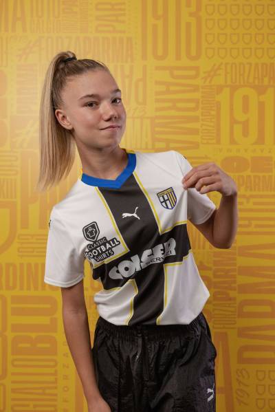 parma_2023_24_puma_home_kit_b.jpeg