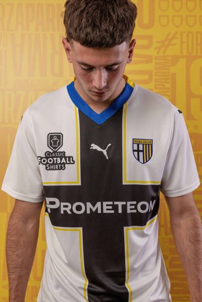 parma_2023_24_puma_home_kit_c.jpeg