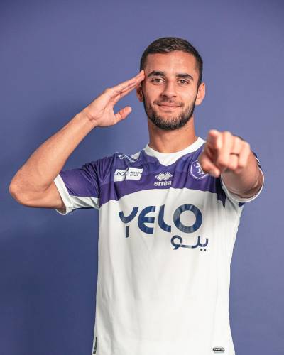 beerschot_2023_24_errea_away_kit_a.jpeg