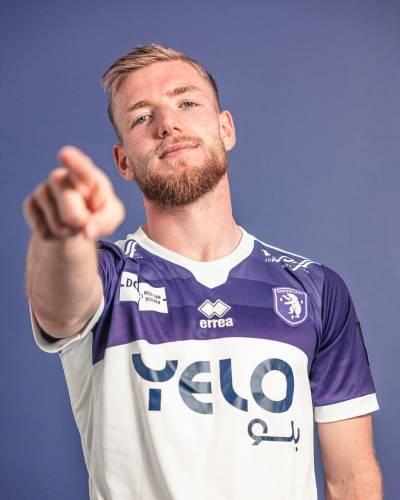 beerschot_2023_24_errea_away_kit_b.jpeg