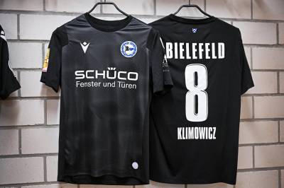 arminia_bielefeld_2022_2023_fourth_kit_a.jpeg