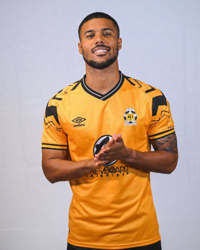 cambridge_united_2023_24_umbro_home_kit_a.jpeg