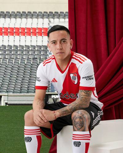 river_plate_2023_24_adidas_home_kit_b.jpeg