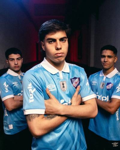 club_nacional_2023_umbro_fourth_kit_b.jpeg