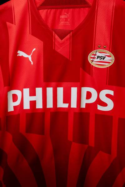 psv_philips_2023_puma_celebration_shirt_e.jpeg