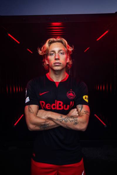 fc_salzburg_2023_24_nike_international_kit_05.jpeg