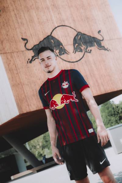 red-bull-salzburg_2023_24_nike_away_kit_5.jpeg