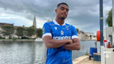 auxerre_2023_24_macron_third_kit_c.jpeg