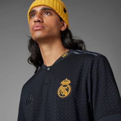 real_madrid_lifestyler_third_jersey_black_c.jpg