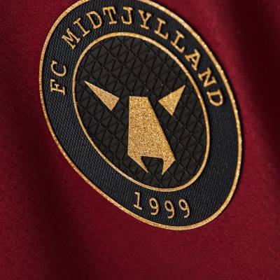 midtjylland_2023_24_puma_third_kit_e.jpeg