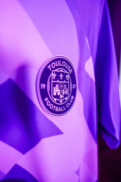 toulouse_fc_2022_2023_third_kit_c.jpeg