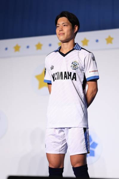 jubilo_iwata_2024_admiral_away_kit_c.jpeg