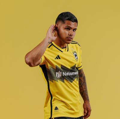 columbus_crew_2024_25_adidas_home_kit_f.jpeg