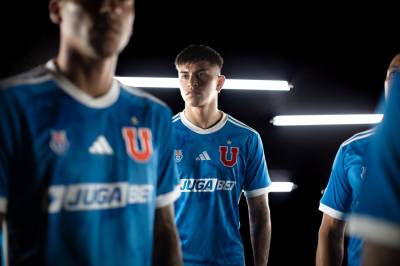 universidad_de_chile_2024_adidas_home_kit_b.jpeg