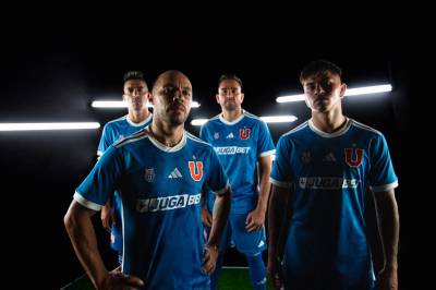 universidad_de_chile_2024_adidas_home_kit_c.jpeg