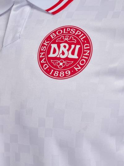 denmark_2024_hummel_away_kit_cb.jpg